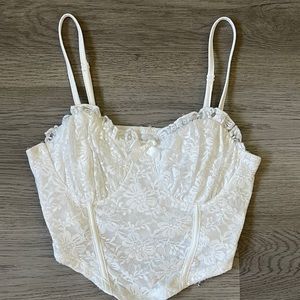 SHEIN size small cropped tank top. White. Lace. Stretchy. Super cute. Slimming